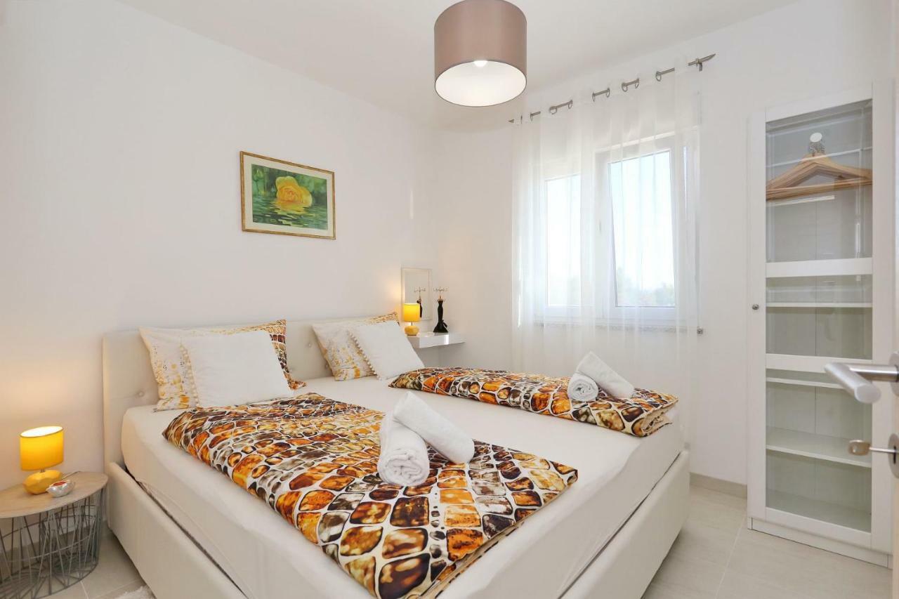 Villa Nivel วีร์ ภายนอก รูปภาพ